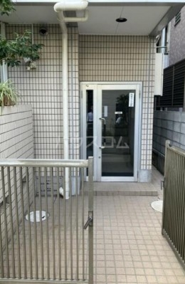 23/30 エントランス