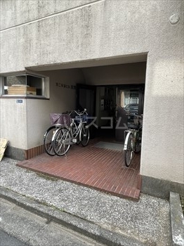 18/26 エントランス