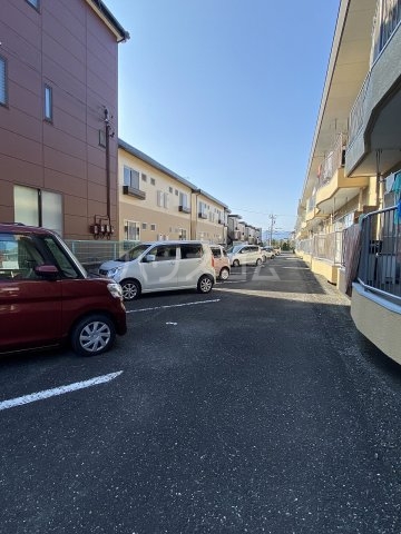 2/3 駐車場