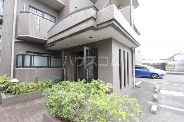 27/30 エントランス