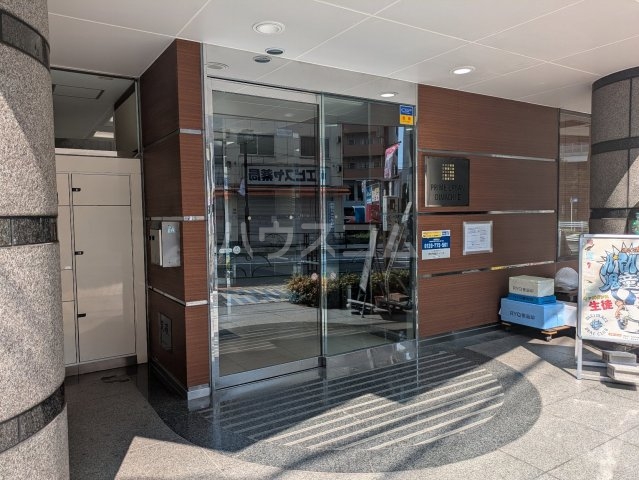 21/22 エントランス