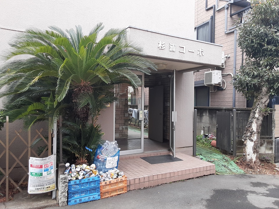 25/27 エントランス