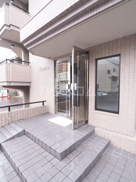 26/30 エントランス