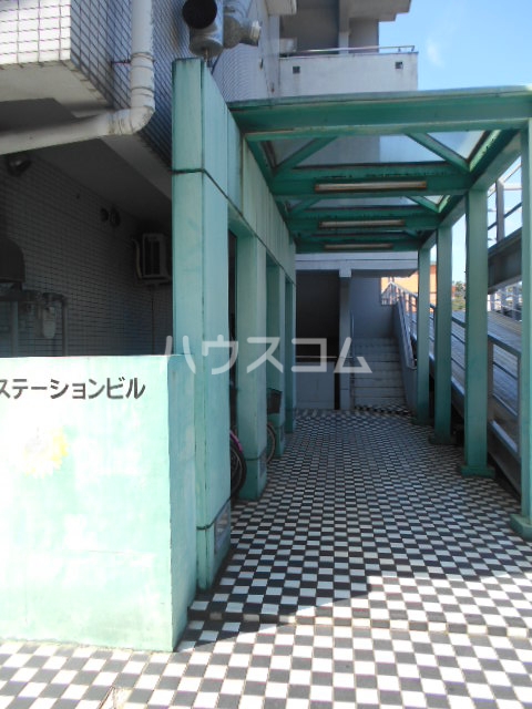 25/27 エントランス