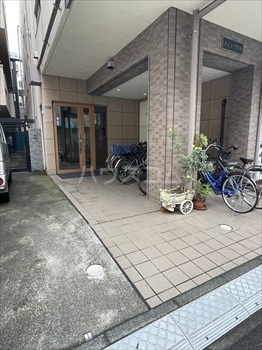 2/4 エントランス