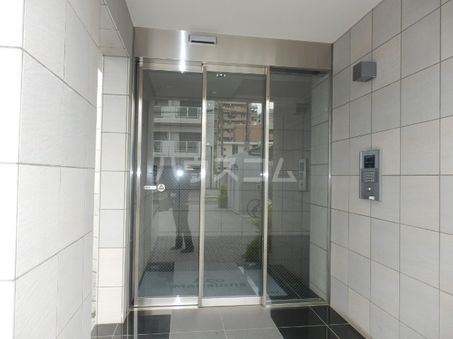 21/30 エントランス