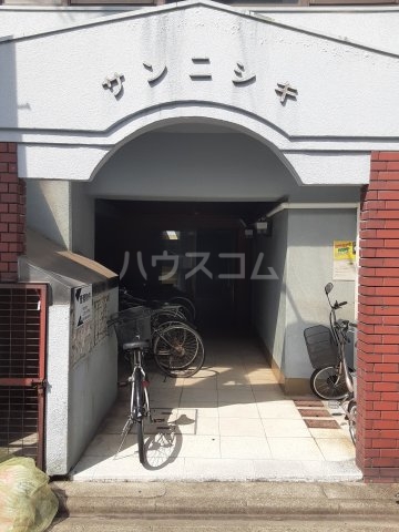 17/25 エントランス