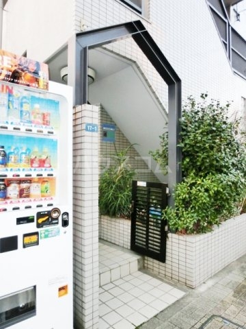 15/21 エントランス