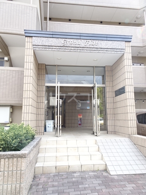 19/30 エントランス