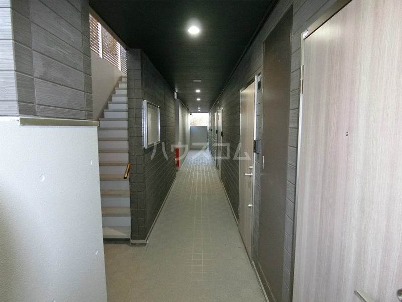 22/28 エントランス