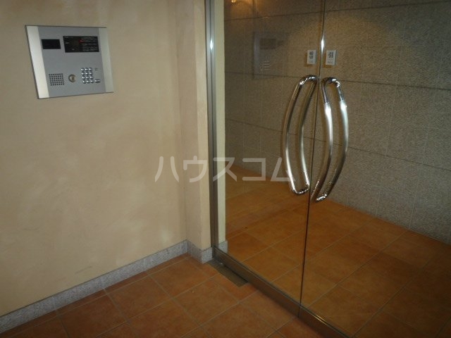 22/25 エントランス