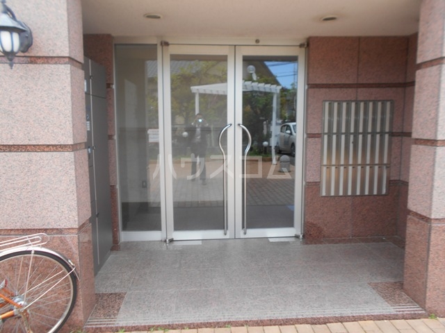 24/30 エントランス