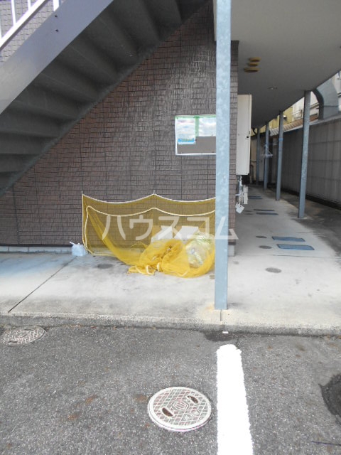 22/30 エントランス