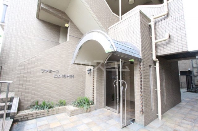 21/30 エントランス