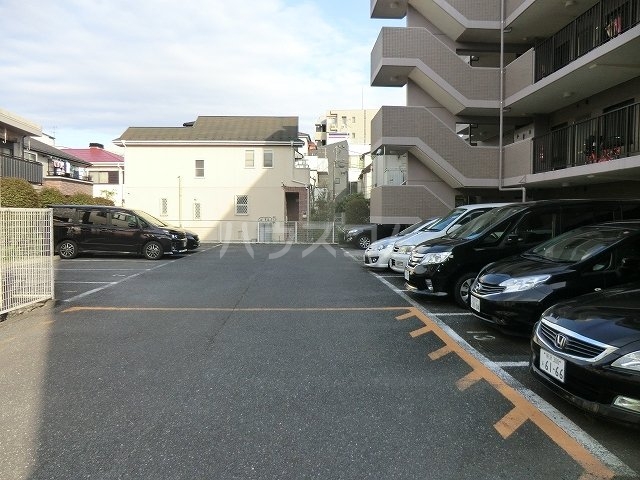 28/30 駐車場