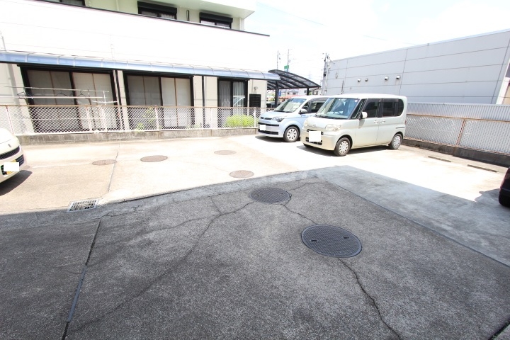 26/30 駐車場