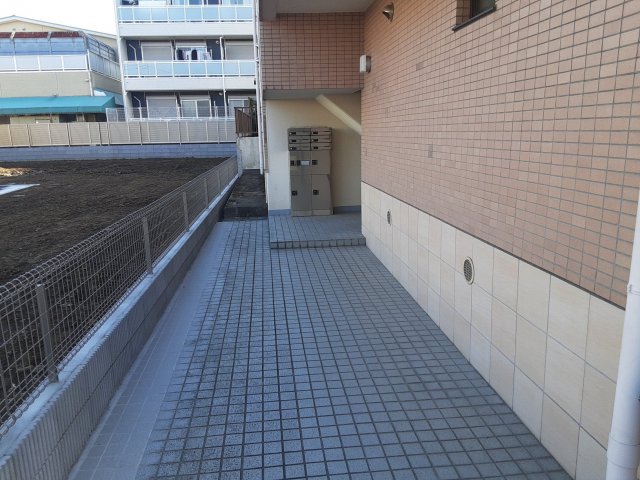23/25 エントランス