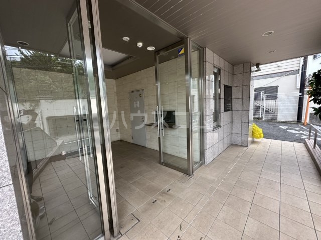 20/30 エントランス