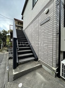 24/30 エントランス