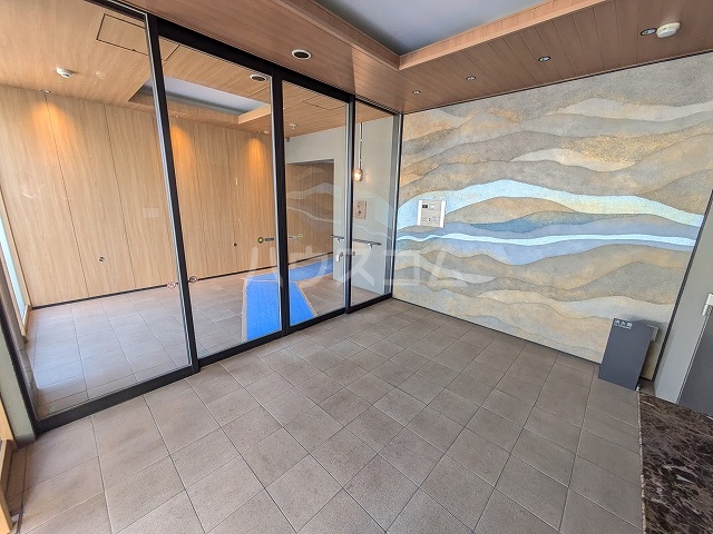 28/30 エントランス