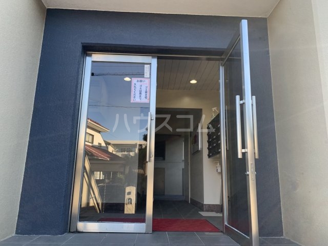 28/30 エントランス