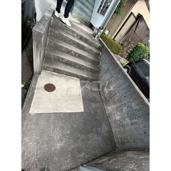 16/27 エントランス