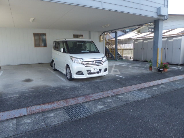 2/3 駐車場