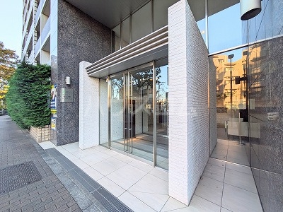 21/30 エントランス