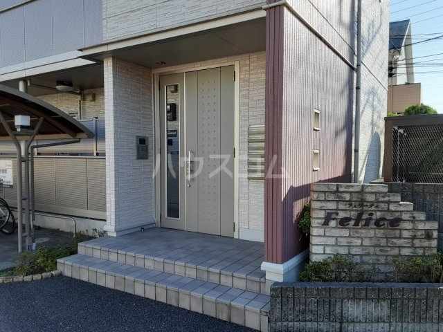 23/30 エントランス