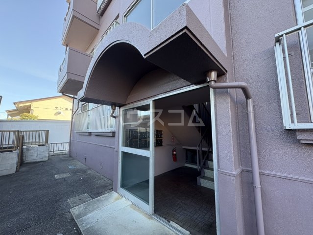 26/30 エントランス