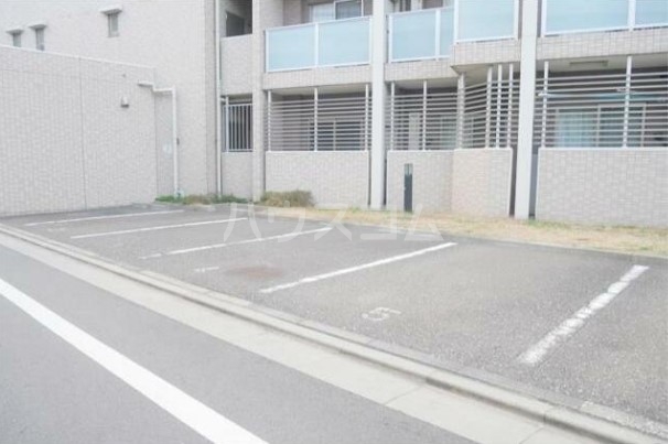 17/27 駐車場