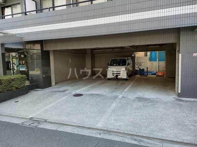 26/30 エントランス