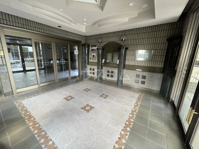 28/30 エントランス