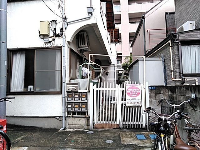 19/27 エントランス