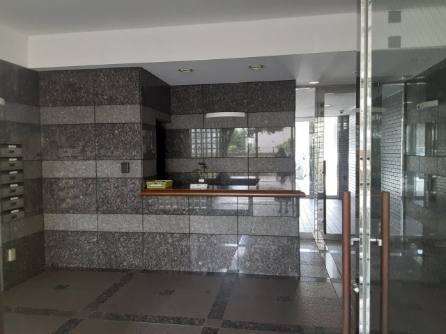 2/5 エントランス