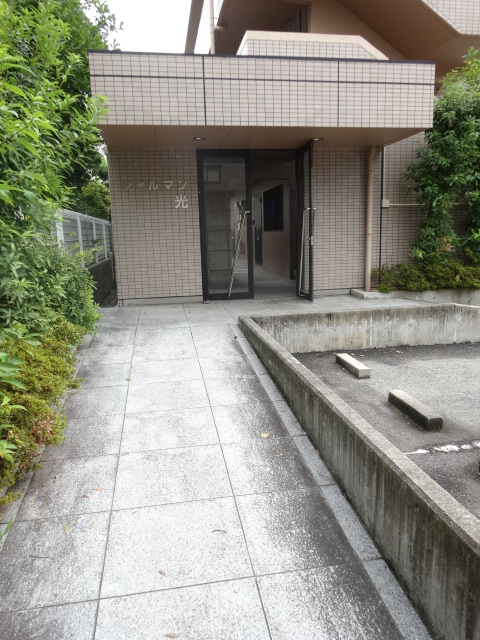 21/30 エントランス