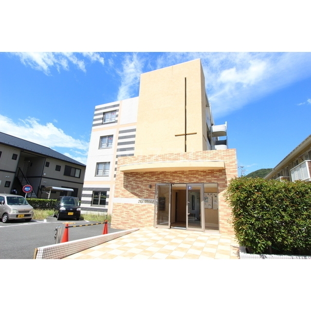 18/23 エントランス