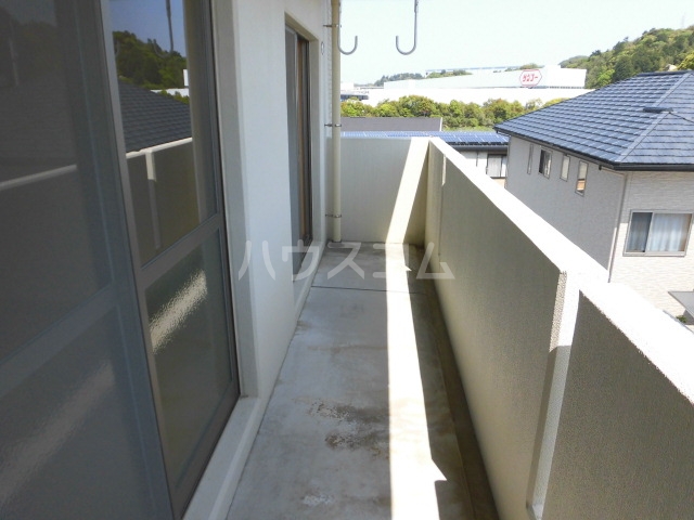 18/27 バルコニー