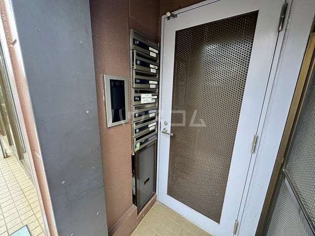 20/26 エントランス