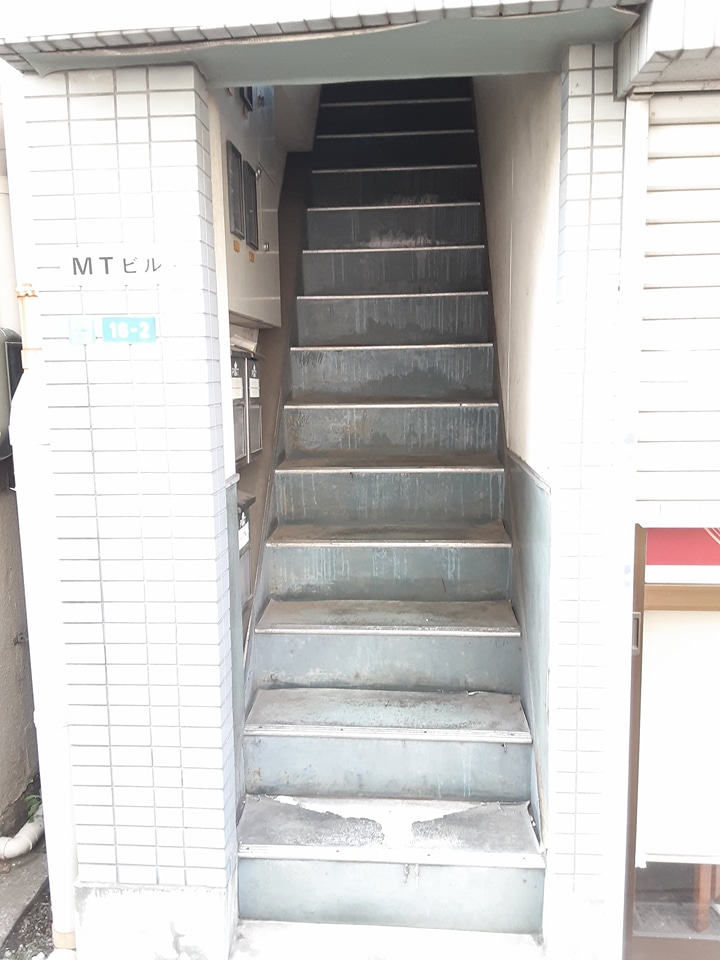 24/30 エントランス