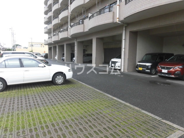 27/30 駐車場