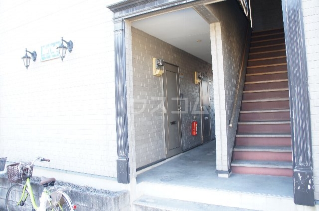 20/27 エントランス