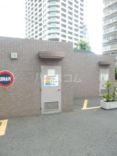 24/30 エントランス