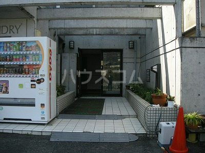 22/30 エントランス