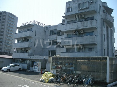 23/30 エントランス