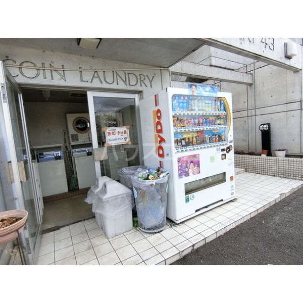 16/27 エントランス