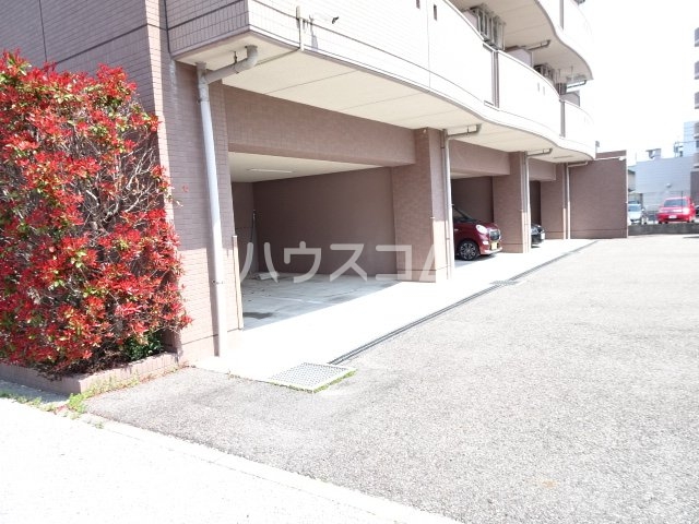 18/28 駐車場