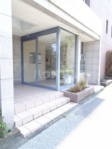 20/30 エントランス