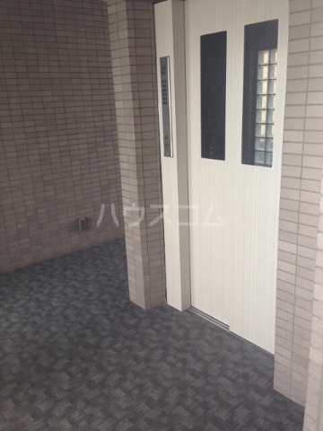 13/22 エントランス