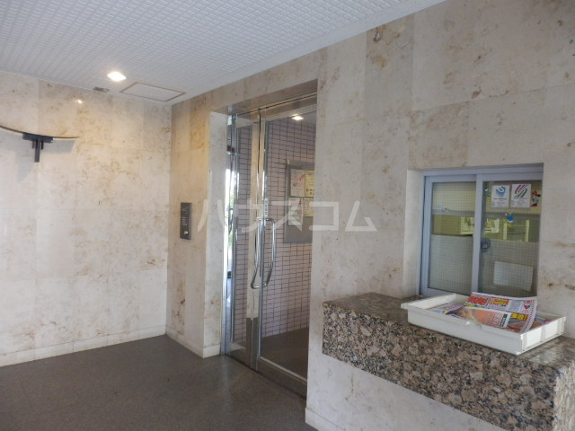 21/30 エントランス